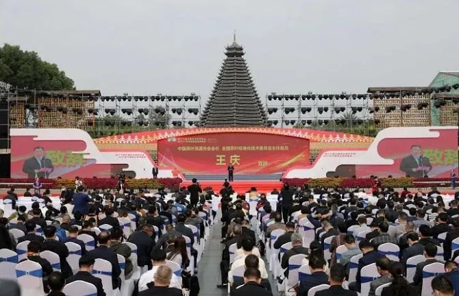 第十七屆中國茶業(yè)經(jīng)濟(jì)年會(huì)召開，集團(tuán)公司繼續(xù)排名中國茶企百強(qiáng)前列，白沙溪茶廠、益陽茶廠榮獲多項(xiàng)榮譽(yù)