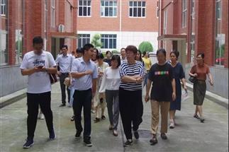 中國(guó)人民大學(xué)茶道哲學(xué)研究所湖南茶文化考察團(tuán)一行赴集團(tuán)白沙溪茶廠、益陽(yáng)茶廠、君山茶業(yè)考察調(diào)研